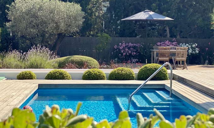 L'Escala Villa | Modern villa with private pool & garden, excellent location beach/historic.