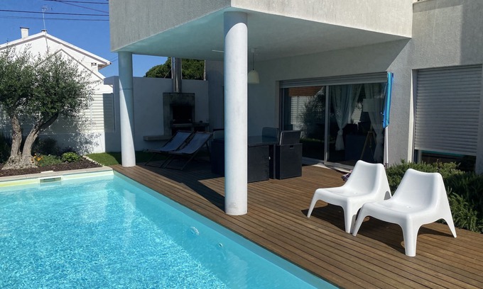 Alfarim Villa | Modern Villa With Private Pool Near Meco Beach