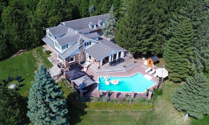Augusta Cottage | Modern Waterfront Cottage With Heated Pool by 1000 Islands!