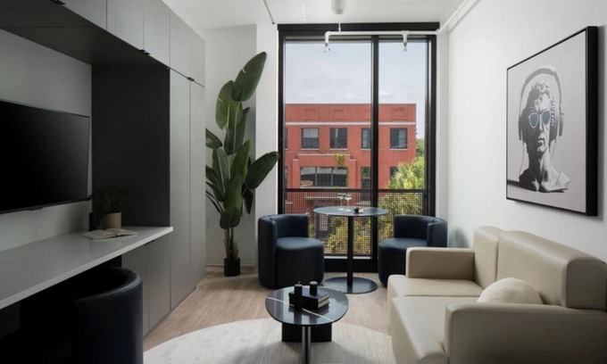 Historic Ybor Apartment | Modern Ybor 2BD | Free Parking | Mins to DT!