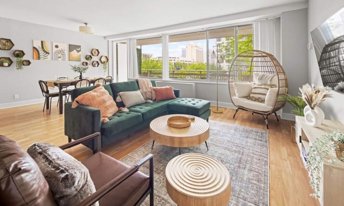 Crystal City Apartment | ModernBohoOasis | 2BR 2BA | Gym&Pool | Mins to DC