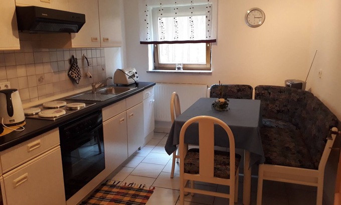 Nurn Apartment | Moderne 40qm Ferienwohnung mit Terrasse und Gartenlaube, kostenfreies WLAN