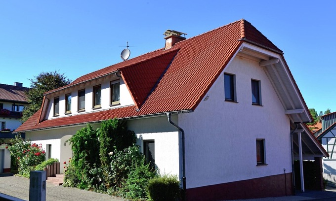 Eimelrod Apartment | Moderne Ferienwohnung mit Garten in Eimelrod