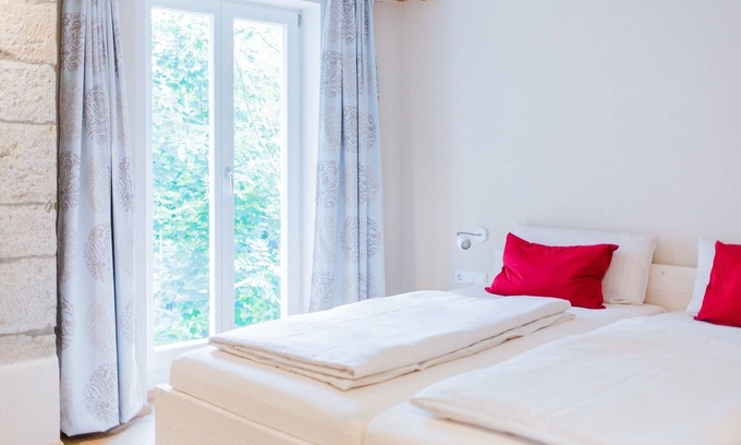Equarhofen Apartment | Moderne Ferienwohnung (43m2) für 2 Personen im 1. OG mit Balkon