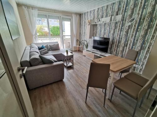 Mucheln Apartment | Moderne Ferienwohnung mit Seeblick und Balkon im EG