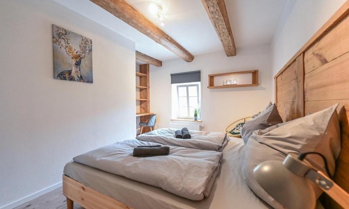 Eckartsberg Apartment | Moderne und gemütliche Maisonette-Ferienwohnung mit Terrasse und WALLBOX im FarmHouse Eckartsberg bei Zittau
