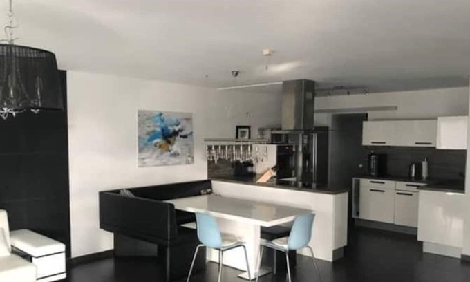 Sankt-Vith Apartment | Modernes Apartment im Stadtzentrum+ Blick auf den Balkon
