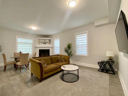 Vaughan Villa | Modernized Heritage Home 2 BR Near Wonderland