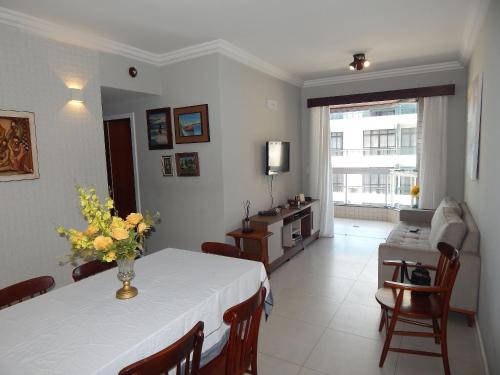 Braga Apartment | Moderno e reformado 2 quartos com varanda e garagem