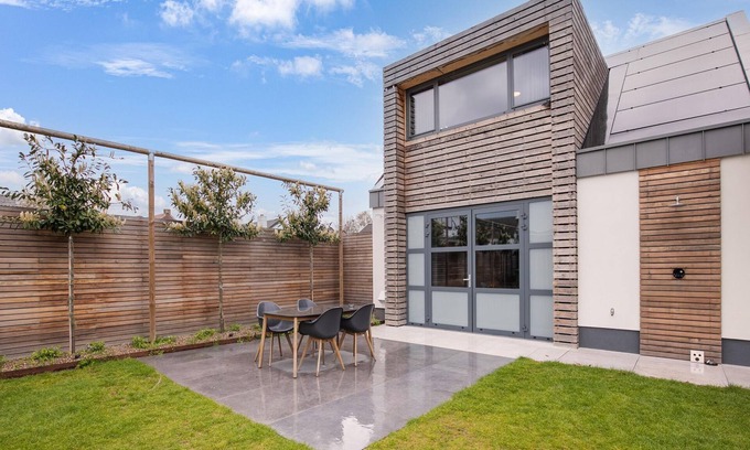 Bunde House | Modest Holiday Home in Bunde with Terrace