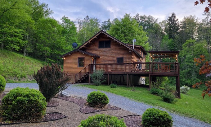 Nisbet House | Mohawk Mountain Lodge