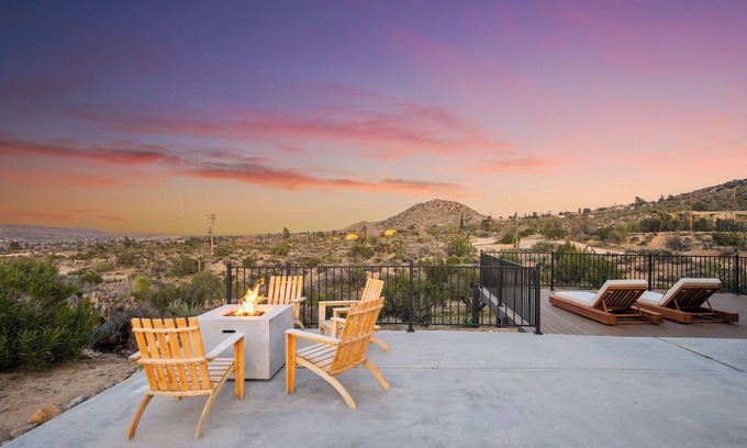 Yucca Valley House | Mojave Oasis * Yoga * Peloton * Hot Tub * Fire Pit * Horseshoes * Amazing Views
