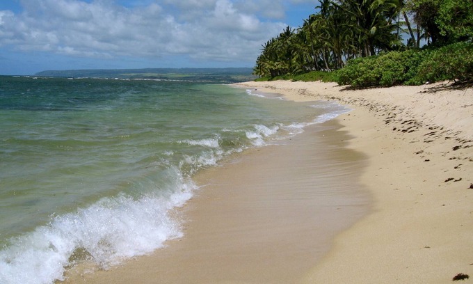 Mokuleia House | Mokuleia Classic Hawaiian-Style Beachhouse - Beautiful & Private Beachfront Home
