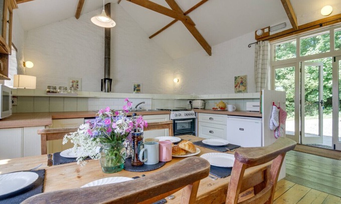 Hele House | Mole Cottage - Three Bedroom House, Sleeps 6