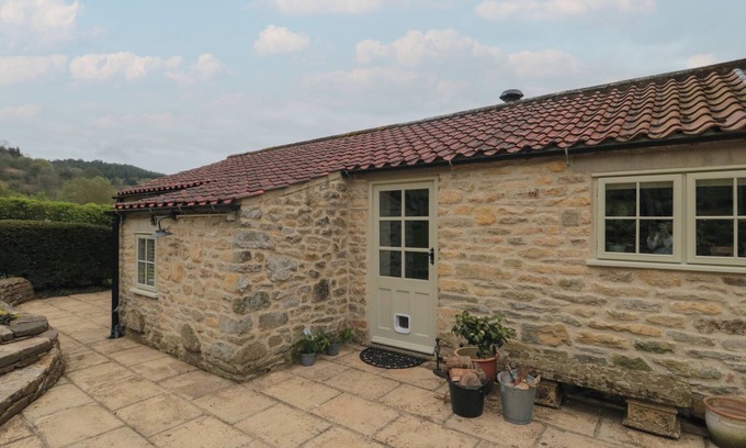 Scawton Cottage | MOLE END, romantic, with open fire in Helmsley