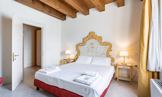 Molina Apartment | Molino Stucky Residence Burchiello Suite