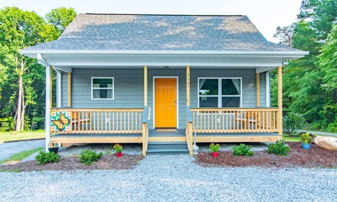 Elkin Cabin | Monarch Cabin | WiFi & River Access