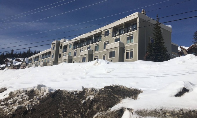 Big White Ski Resort House | Monashee Inn. @ Big White.