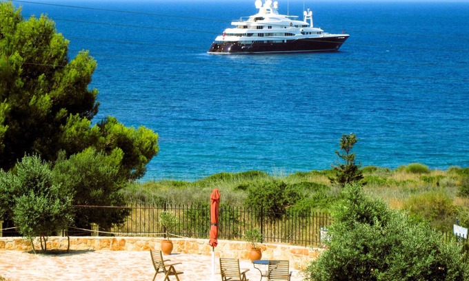Paliki Villa | Mondo Cosseri Villa Rossa: Sleeps 13 in quiet & private estate near sandy beach