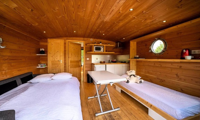Chamberet Villa | Monedières Village * - Hue cabanee at anchor/accommodation on a boat 5 people