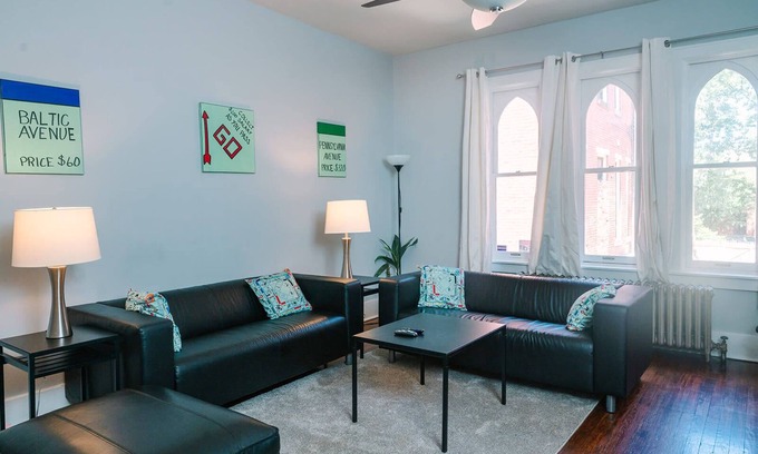 Allegheny-West Apartment | MONOPOLY - Prime-Location - Walkable - Sleeps 6