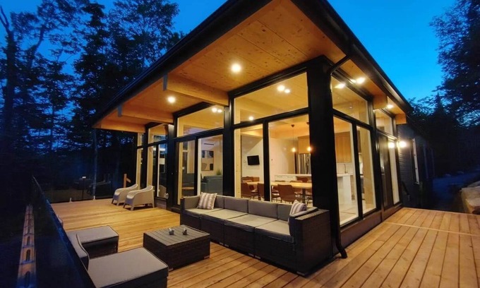 La Conception Ski Chalet | Mont Tremblant Escape, Deck, BBQ, Fire Pit