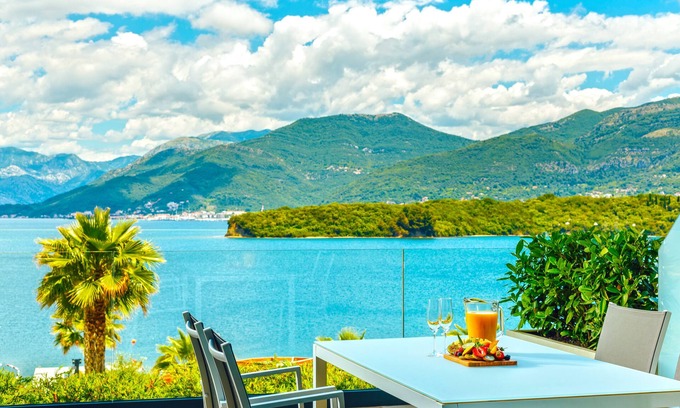 Radovici Hotel | Monte Palm Beach