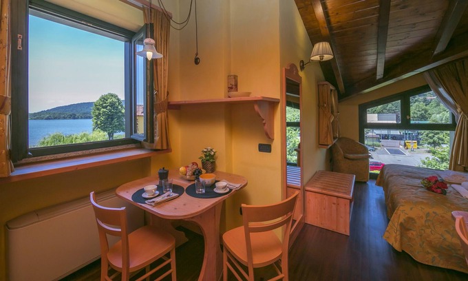 Ternate Apartment | Montelago Relax By the Lake 2, Ternate, Italy
