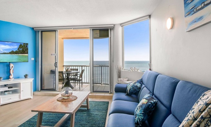 Caloundra Apartment | Monterey Lodge Unit 17, 27 Warne Tce Kings Beach