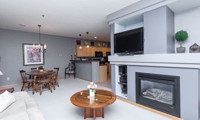 Rochester House | Month-to-month Living In A Beautifully Furnished Rochester Townhome