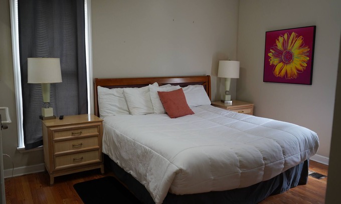 Memphis House | Monthly Stays-12 BR Compound-9 BR Main House+ 3BR Cabin-Perfect for Large Groups