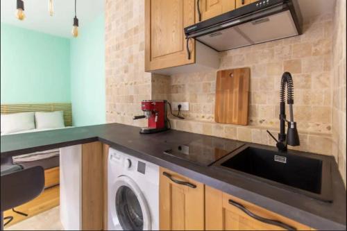 Quartier de Rochechouart Apartment | Montholon1 Charming Apt LaFayette and Opera