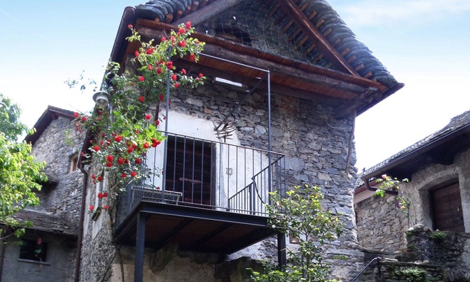 Terre di Pedemonte House | Monti & Lago - Rustico in the historic center of Verscio, Centovalli
