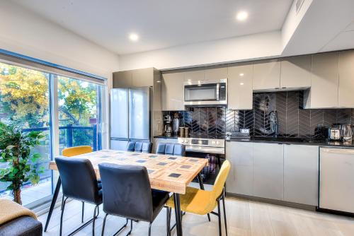 Cote-Des-Neiges—Notre-Dame-De-Grace Apartment | Montreal Restful Nights, Adventure Days await!