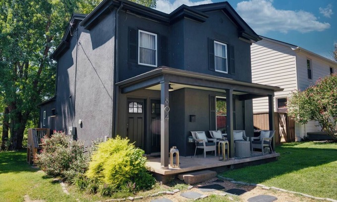 Belmont House | Montrose Manor- In the heart of Belmont!