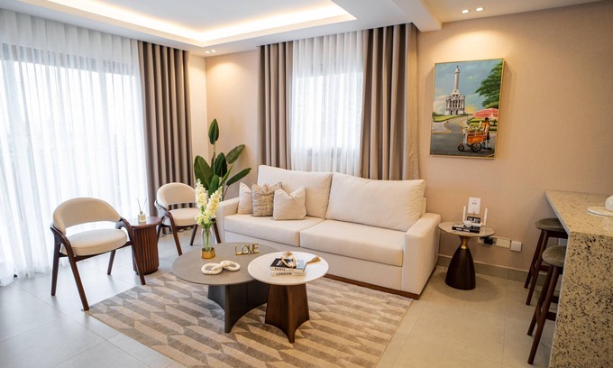 Santiago Province Condo | Monumental Suite: Elegant Modern Apt, Stunning City Views & Rooftop Pool.