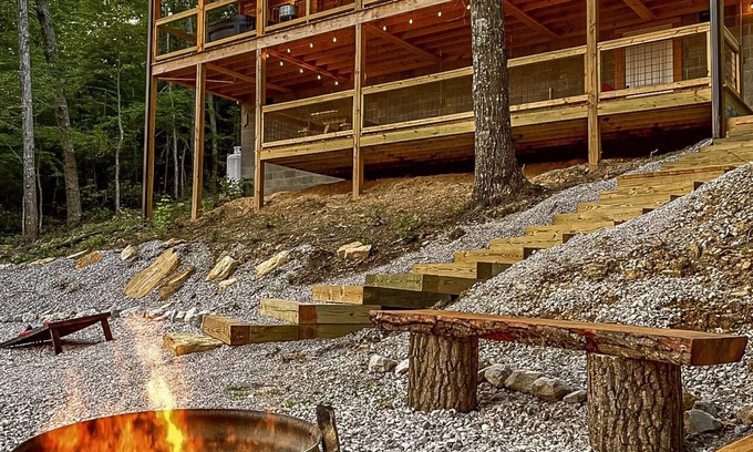 Frenchburg Cabin | Moondance Cabin at Red River Gorge - Hot Tub