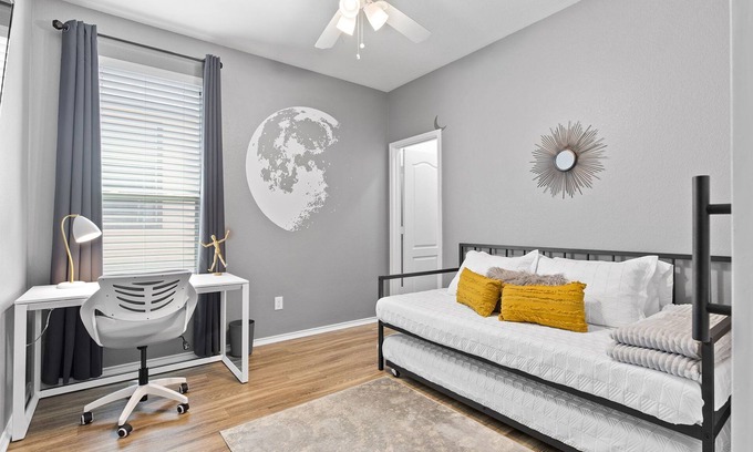 Hutto House | MoonHaven Elegant Extended-Stay 4BR-Stylish-Pristine-POOL-Round Rock!