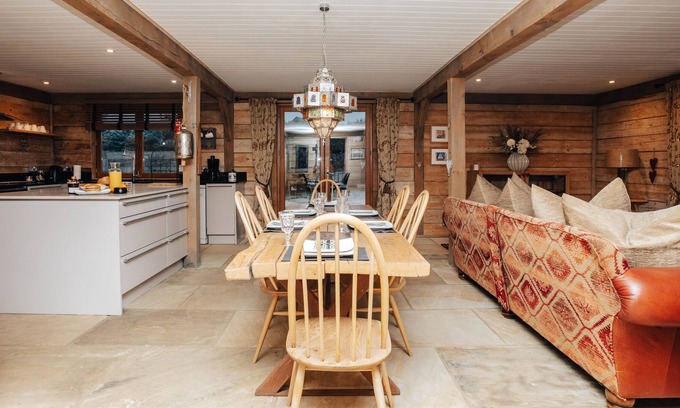 Cuddesdon House | Moonlight barn