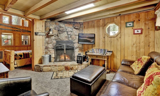 Summit Estates Cabin | Moonridge R n R Retreat Cottage at Big Bear