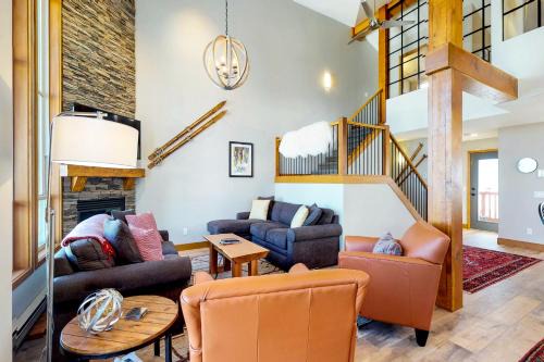 Big White Ski Resort House | Moonshine 385