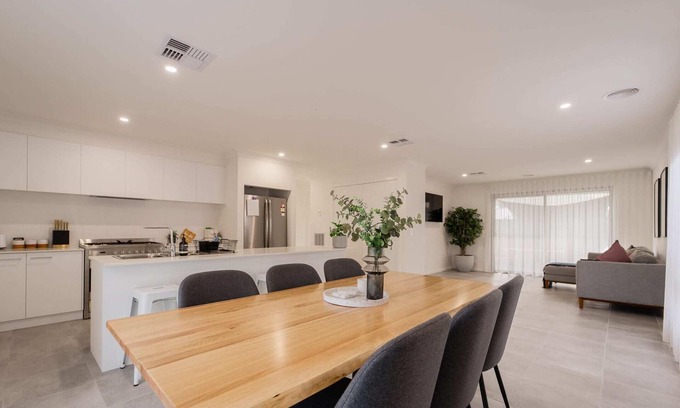 West Bendigo House | Moonta Haven our Modern 3 Bedroom Home in Bendigo
