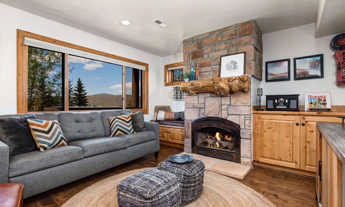 Bear Hollow Village House | Moose Mgmt at Bear Hollow 5534B: King bed-Pvt. Hot Tub-Pool-Dogs Welcome