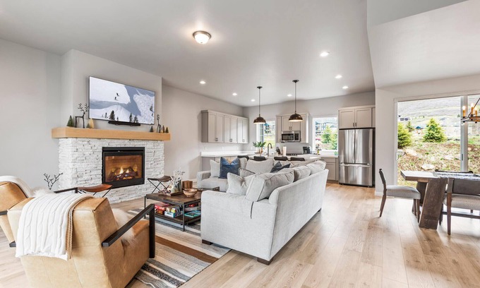 Deer Mountain House | Moose Mgmt at Deer Springs 12754: Dogs Welcome-Pvt Hot Tub-Lake & Mountain Views