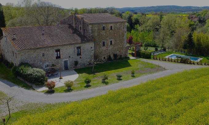 Maia de Montcal Cottage | More Riera SPECTACULAR FARMHOUSE near Besalú for 13 people