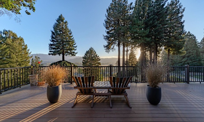 McKinleyville House | More than a place to stay...it's an experience! , basketball/volleyball court