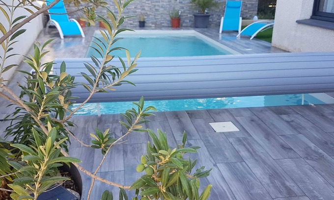 Bompas Villa | Morena, Family villa with optional heated pool