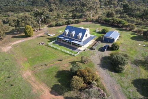 Laharum House | Morningside farm house with Mountian views.