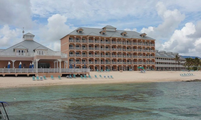 Colliers Bay Condo | Morritt's Tortuga Club Studio Unit Friday Check-In