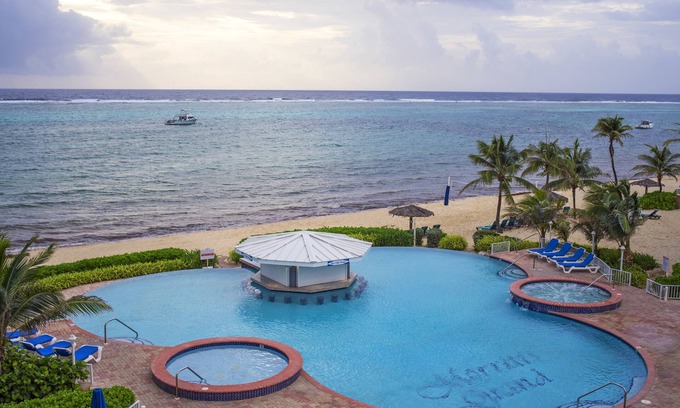Colliers Bay Hotel | Morritts Tortuga Club
